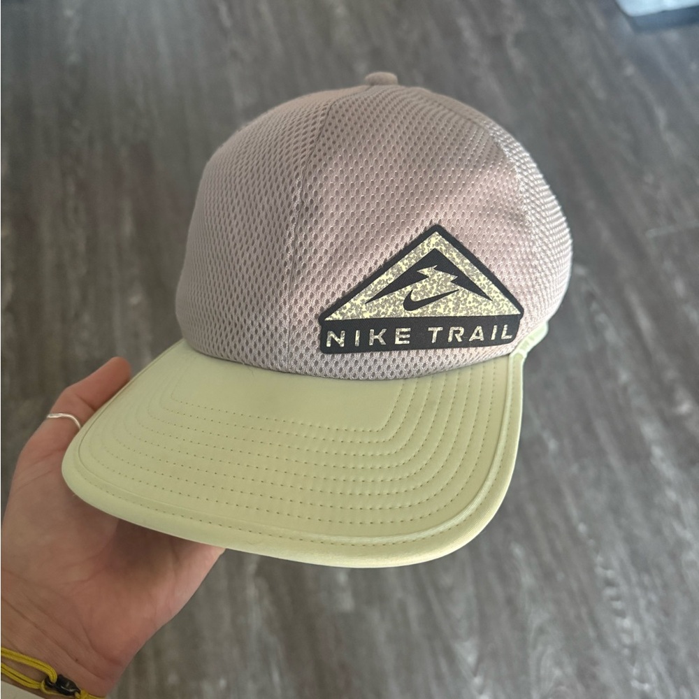 Nike Trail Cap in Light Brown and Pale Yellow